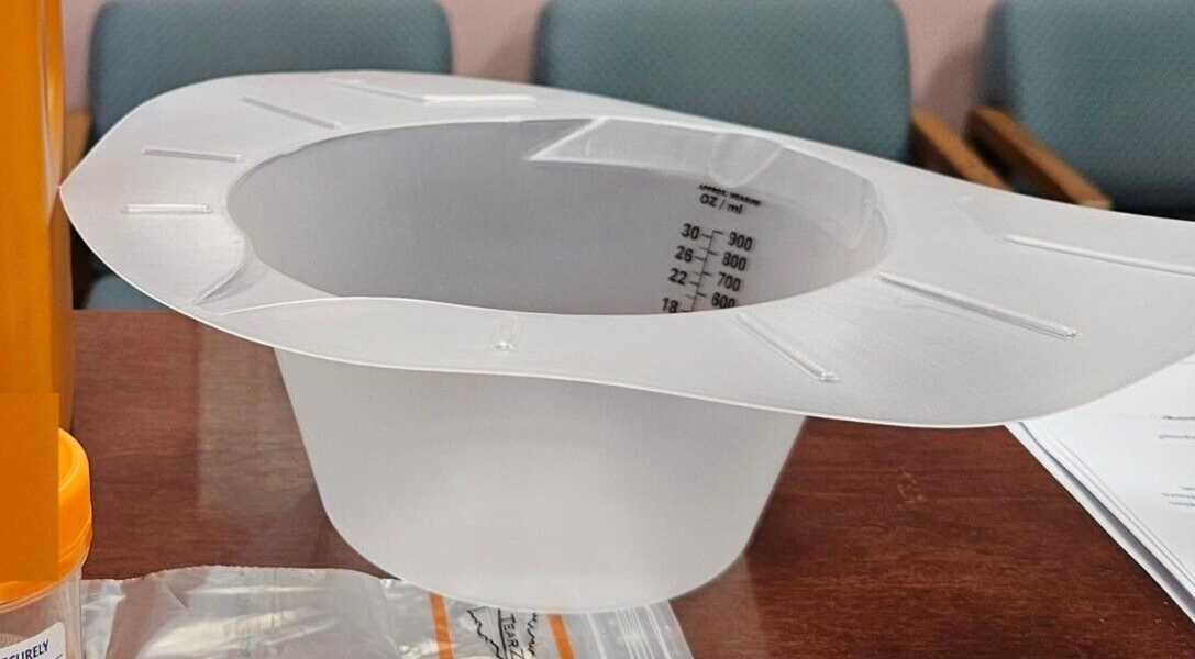 Graduated Specimen Collector Pans Toilet Nursing Hat for Urine, Vomit