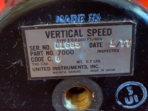 UNITED INSTRUMENTS VERTICAL SPEED INDICATOR P/N 7000-C8 BEECHCRAFT - Picture 4 of 7