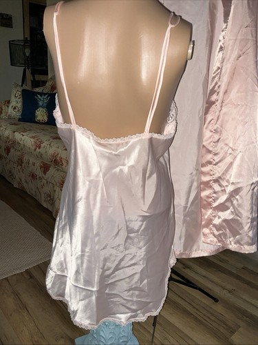 Vintage Victoria Secret Gold Label rosa Satin (Negligee Nachthemd MED) Morgenmantel Einheitsgröße Set neu aus altem Lagerbestand - Bild 8 von 18