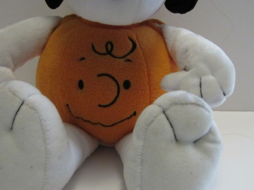 Hallmark Halloween Plush Snoopy in Pumpkin Peanuts Charlie Brown 15" - Picture 3 of 5