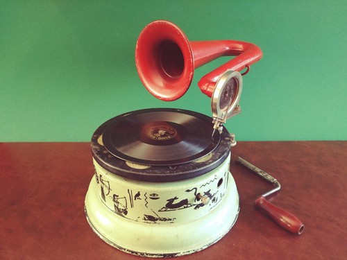 Seltener 1920er Nirona Kinder Grammophon Blechspielzeug Mit ägyptischem Motiv - Bild 1 von 9