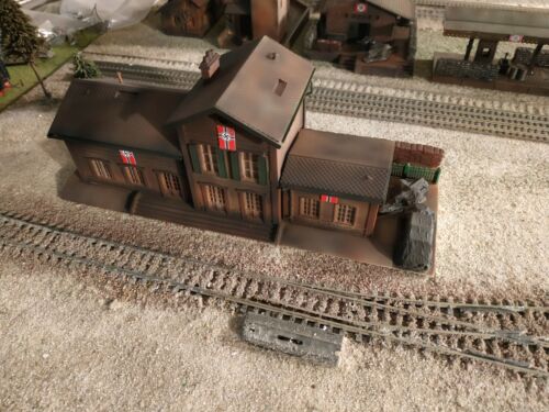 FALLER BUILDING FOR WWII MILITARY THEMES - TRAIN STATION, SCALE HO - Picture 10 of 18