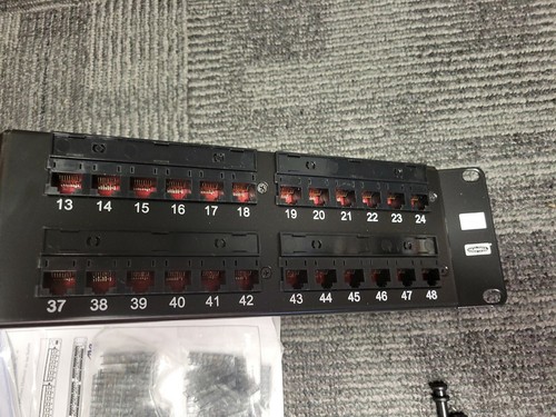 HUBBELL HP648A Nextspeed Category 6, 48 Port Patch Panel Angled, Black, 2U, New - Afbeelding 2 van 11