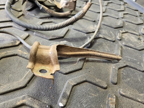 1990-1997 Lexus LX450 Toyota Land Cruiser RIGHT REAR WHEEL SPEED SENSOR WIRING - Picture 4 of 9
