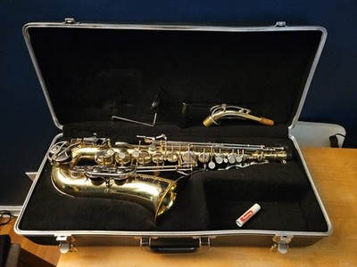 BUNDY II SAXOPHONE BY SELMER CO. U.S.A. ALTO SAXOPHONE WITH CASE 