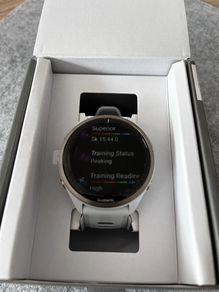 Garmin vívoactive 4 GPS-Laufuhr 45mm Gehäuse mit Silikonarmband - weiß -grau - Bild 4 von 4
