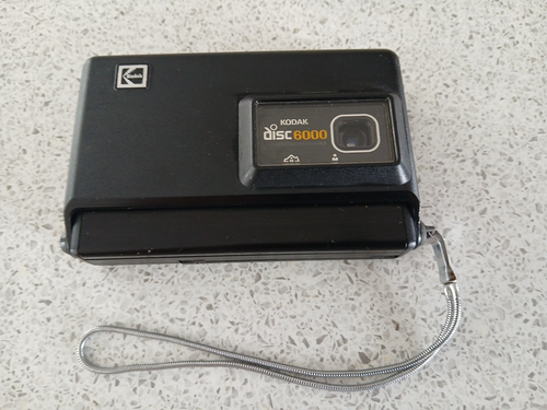 Cámara fotográfica compacta Kodak Disc 6000 retro vintage negra sin probar - Imagen 1 de 4