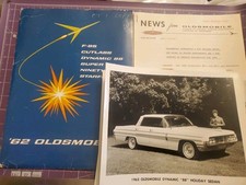 1962 Oldsmobile 98 88 F-85 Press Information Folder Wrelease Photobrochure