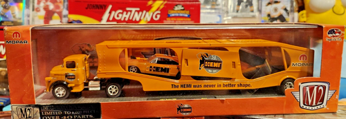 *** LIMITED PRODUCTION 6,000 PIECES M2 MACHINES MOPAR 50 YEARS HEMI TRAILER SET - Picture 3 of 4