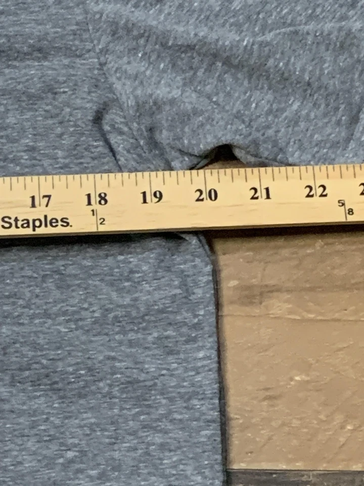 Camisa Goodlife Para Hombre Grande Gris Dobladillo Vieira Cuello Redondo Manga Corta Hecha en EE. UU. Foto 4 de 4