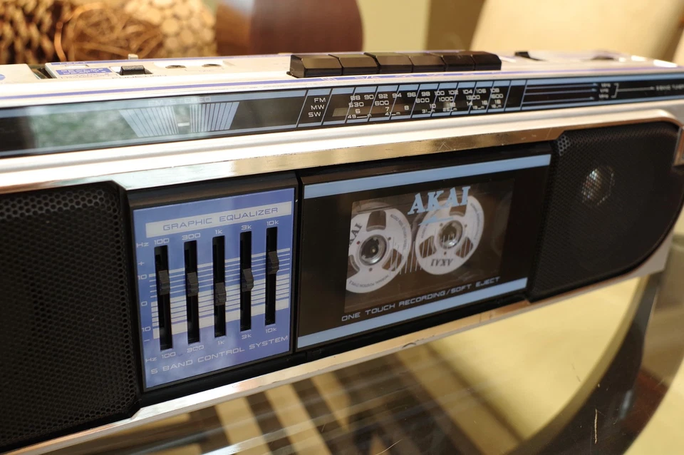 AKAI AJ-202FS gravador cassete rádio estéreo fita boombox portátil - Imagem 2 de 4