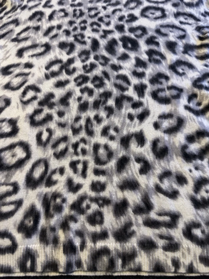 Suéter Talbots 100 % cachemir puro talla S estampado animal manga 3/4 Foto 2 de 4