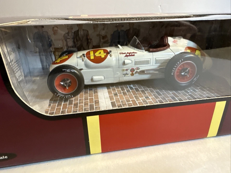 Carousel 1 родстер Kurtis Kraft No4554 1954 победитель Indy 500 Билл Вукович 1:18 - Изображение 2 из 4