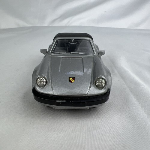 Mc Toy Porsche 911 SC 1/36 escala con acción de tracción trasera - Imagen 5 de 8