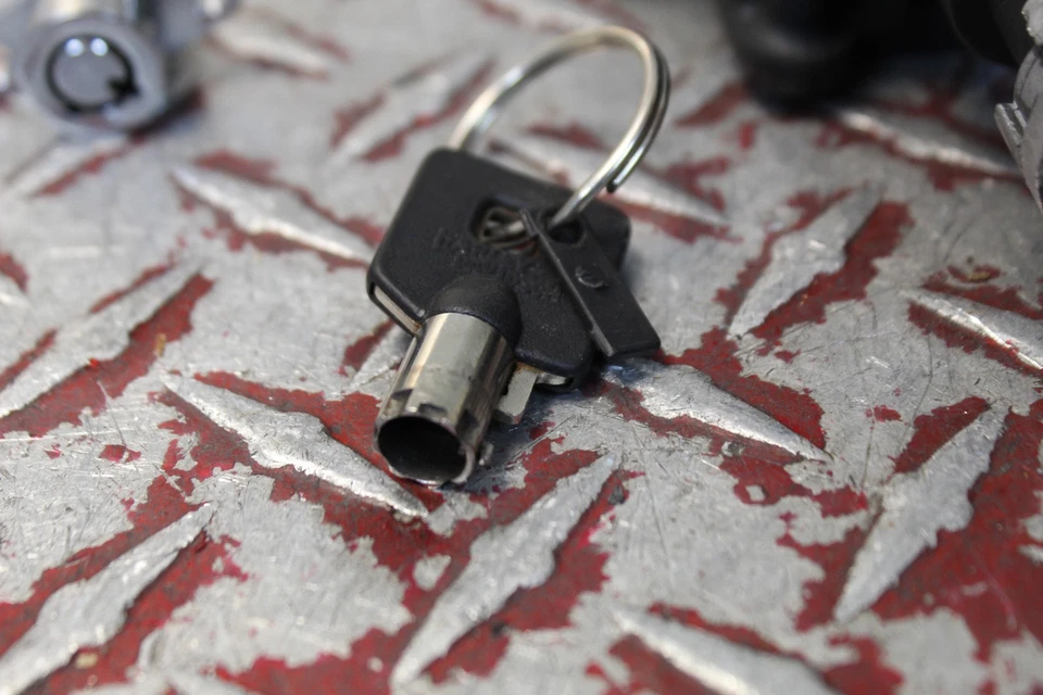 2014 HARLEY DAVIDSON ELECTRA СКОЛЬЖЕНИЯ ЗАЖИГАНИЯ ПЕРЕКЛЮЧАТЕЛЬ ЗАМОК КОМПЛЕКТ TOUR PACK КЛЮЧ EG134 - Изображение 3 из 4