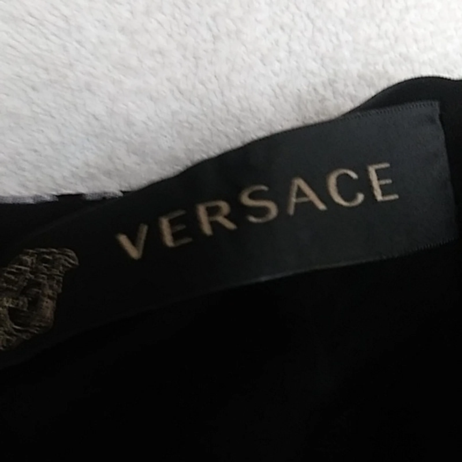 Abito Versace. Taglia 40. Colore fucsia e nero.