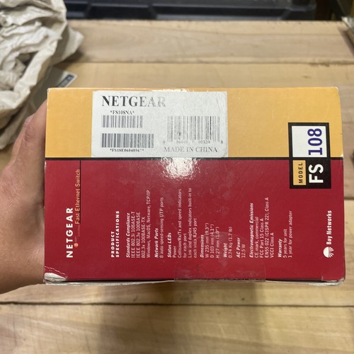 NETGEAR FS108 8 Port 10/100 Fast Ethernet Switch IN A COMPACT METAL CASE - Picture 6 of 11