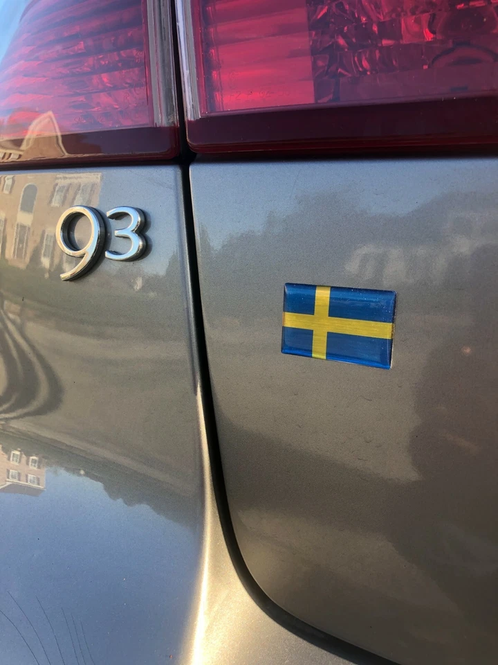 Se adapta a VOLVO SAAB 1,5 X 1""” Bandera Sueca Cromo Suave Insignia Calcomanía Suecia Reflectante Foto 3 de 4