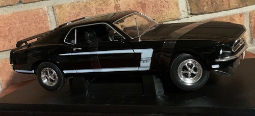 1969 FORD Mustang BLACK BOSS 302 1:18 SCALE - Picture 2 of 10