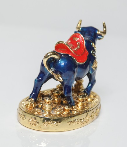 Wealth Bull sculpture - Picture 9 of 11