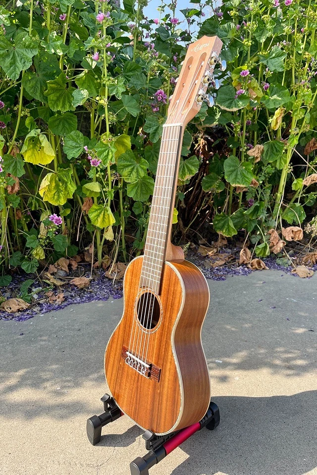 Guitarra de viaje pequeña Aiersi 28 pulgadas 6 cuerdas Koa Guitarlele Foto 3 de 3