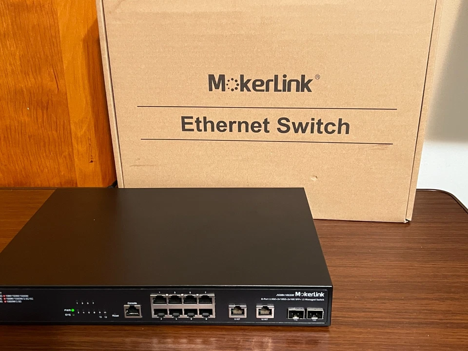 Управляемый коммутатор 12 портов с портами 8x2,5 Гигабита, 4x10 Gigabit Ethernet - Изображение 2 из 4