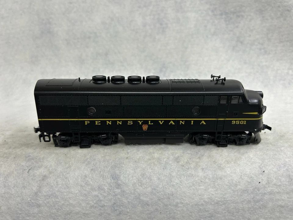 Stout Stewart F-3/Phase II PENNSY Loco HO - Image 2 of 4