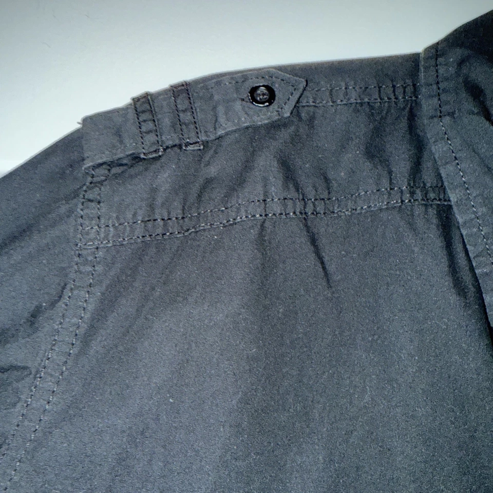 Camisa masculina PD&C preta manga longa com botões e bolsos tamanho grande usada - Imagem 3 de 4