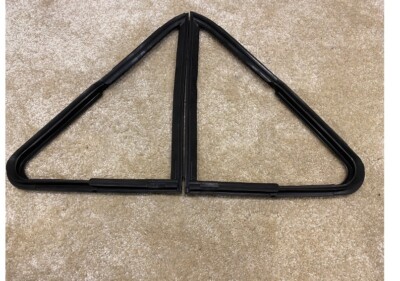 BRAND NEW PAIR OF 2 DOOR CORTINA MK1 FRONT OPENING QUARTER LIGHT RUBBER