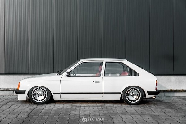 TA Technix Airride Luftfahrwerk Satz Inkl. Kompressor-Kit Chrom - Opel Kadett D-image