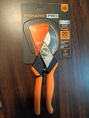 Fiskars Pro 1'' cutting capacity pruner