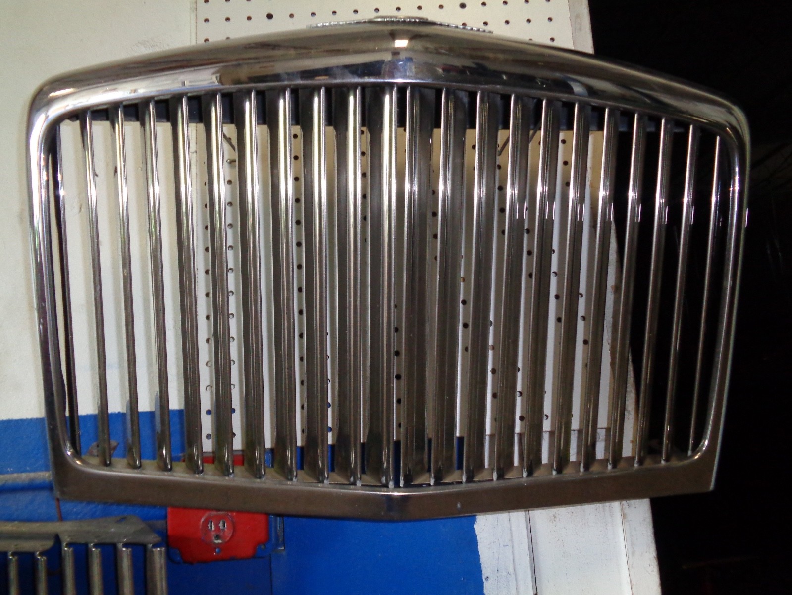 BENTLEY TURBO 'R' MULSANNE  RADIATOR GRILLE FITS ANY YEAR  FROM 1981 TO 1993