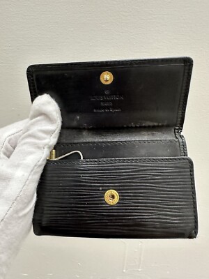Authentic LOUIS VUITTON Black 6 Key holder Key case Epi Authentic LOUIS VUITTON Black 6 Key holder Key case Epi
