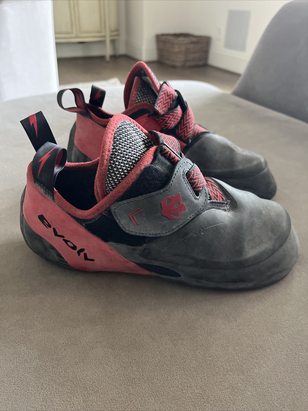 Evolv Agro Climbing Shoe Men's Red/Black Size 12 Uk11 Eur48 Gently