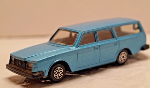 VINTAGE DINKY TOYS VOLVO 265DL ESTATE CAR METALLIC BLUE/TAN TRIM MADE IN ENGLAND