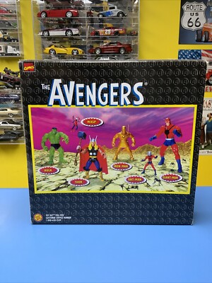Toy Biz - Marvel Collector Editions THE AVENGERS Action Figure Box