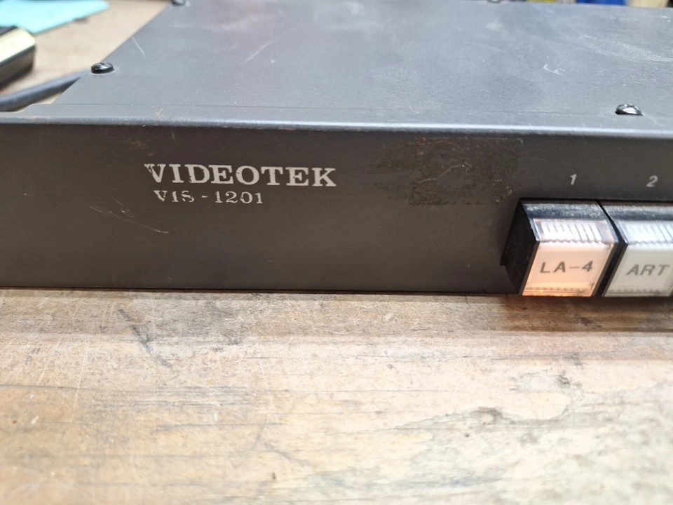 VIDEOTEK VIS-1201 VIDEO ROUTING SWITCHER Rack Mount Powers On - Image 2 of 4