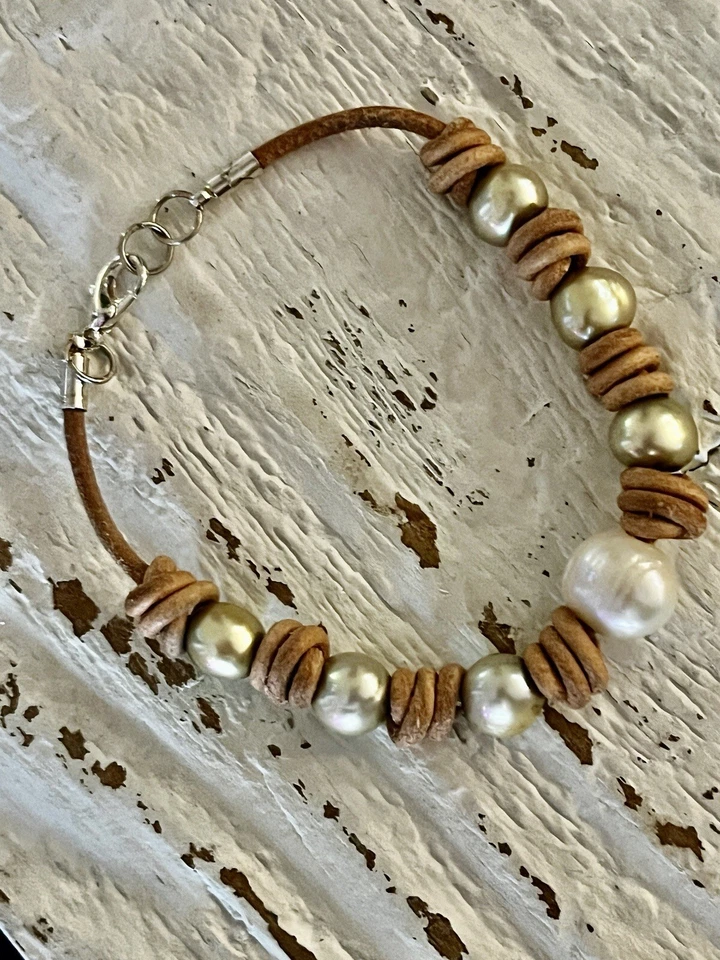 Pulsera con nudo de cuero verde salvia/perla crema hecha a mano envío gratuito/hecha en EE. UU. Foto 3 de 4