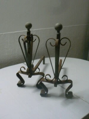 ANCIENNE PAIRE DE CHENETS FER ET CUIVRE PATINE DE QUALITE VINTAGE CHEMINEE FEU - Photo 1/4
