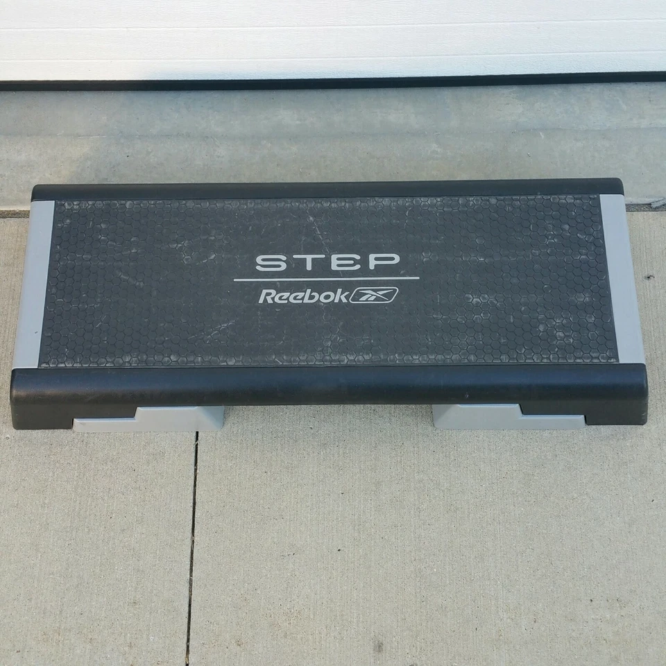 Paso a paso de entrenamiento cardio Reebok Aerobics Stepper con elevadores ajustables 6" 8" 10" altura Foto 2 de 4