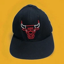 Chicago Bulls Mitchell & Ness Adjustable SnapBack Hat Cap Black/Red ) Wool Blend