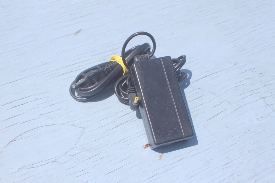 PHILIPS  - AC POWER SUPPLY - ADPV18A - PORTABLE DVD - 9V - OEM -TESTED - Image 3 of 3