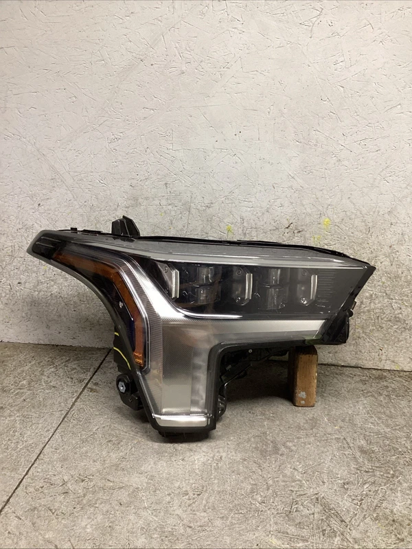 2022-2025 Toyota Tundra RIGHT RH PASSENGER SIDE HEADLIGHT OEM 811100C270