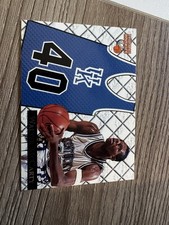 1996 Score Board Basketball Rookies - Jerseys Walter McCarty #J13 (RC)
