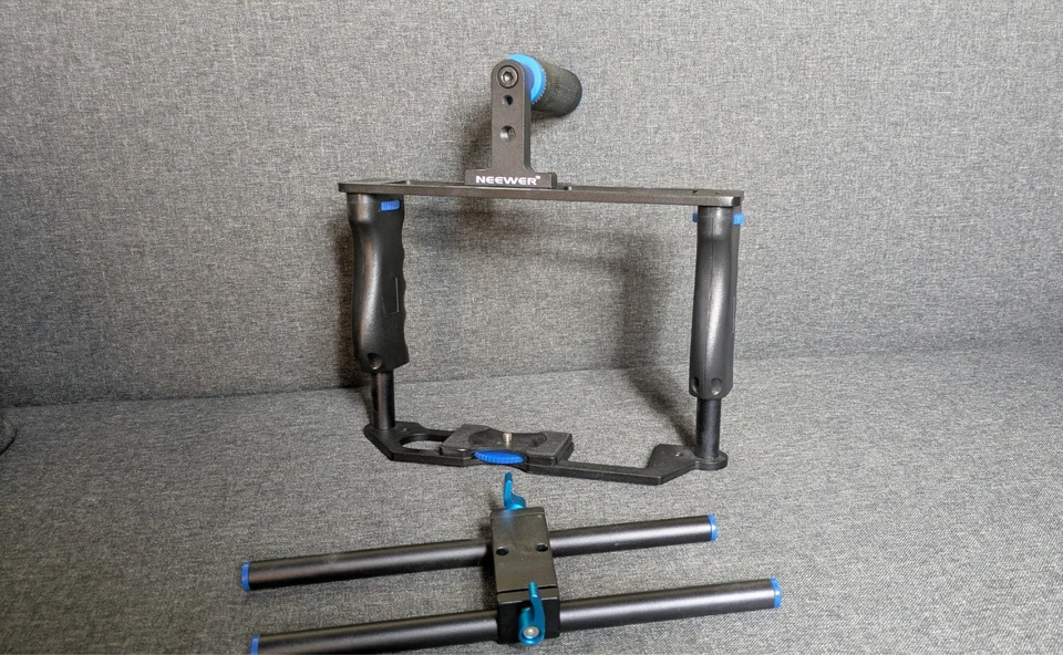 NEEWER Cage Kamera Käfig aus Aluminiumlegierung, mit oberem Griff (schwarz/blau) - Bild 2 von 4