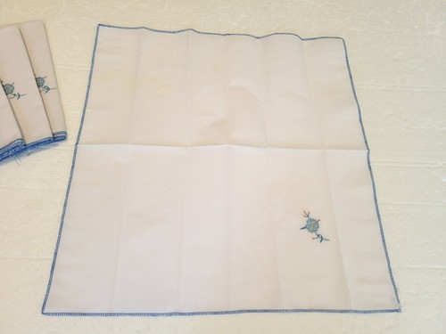 Set of 5 Vintage White Cotton Dinner Napkins Blue Floral & Trim - Picture 9 of 11