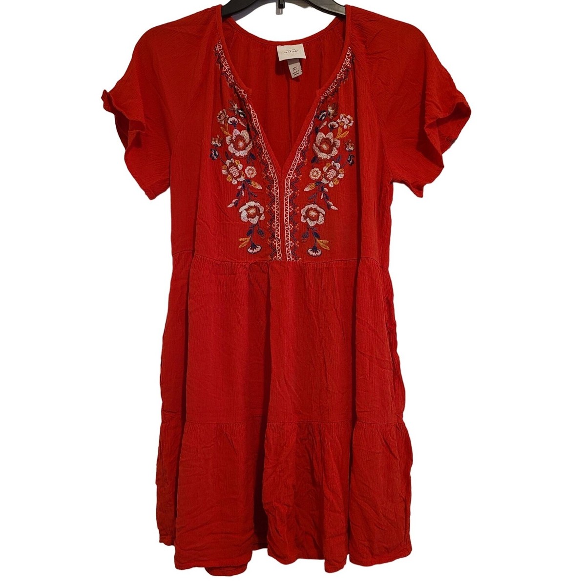 Women's Short Sleeve V-Neck Embroidered Dress Women's Short Sleeve V-Neck Embroidered Dress