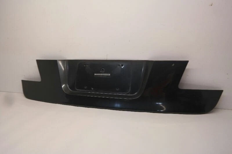 2010 - 2011 BMW 750LI TRUNK DECK LID BACK LICENSE PLATE PANEL FINISHER OEM - Imagem 2 de 4