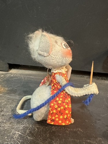 Annalee Gray Girl Mouse Mobilitee Doll 6" w/ Flower Drawing USA - Picture 2 of 6