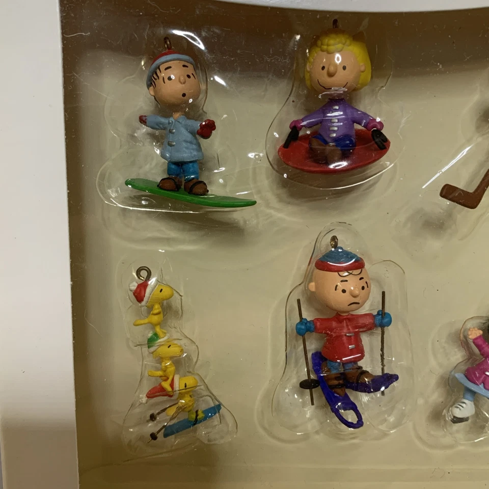 Hallmark Adornos de Navidad CACAHUETES Deportes de Invierno Conjunto de 6 Y 1982 Bola de Satén Foto 3 de 4